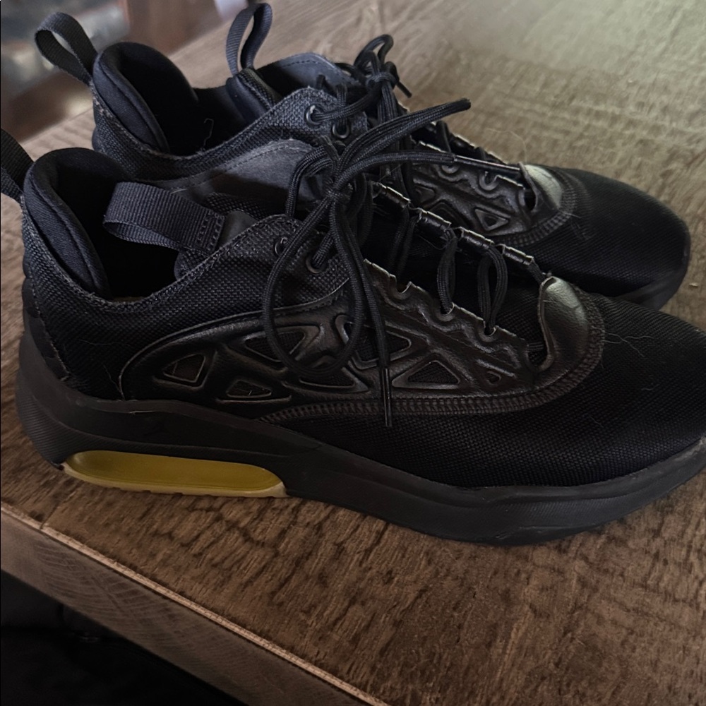 Nike women’s size 8 black Jordan Jumpman Sneakers with Yellow Accent